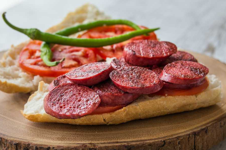 EKMEK ARASI SUCUK
